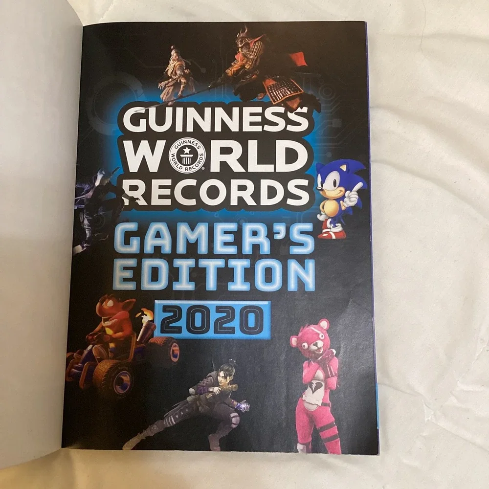 Guinness World Records Gamers Edition 2020 Fortnite Pokemon Book & Cards (200)